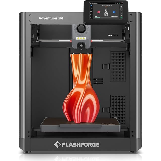 Stampante 3D CoreXY Flashforge Adventurer 5M con un vaso stampato sul piano