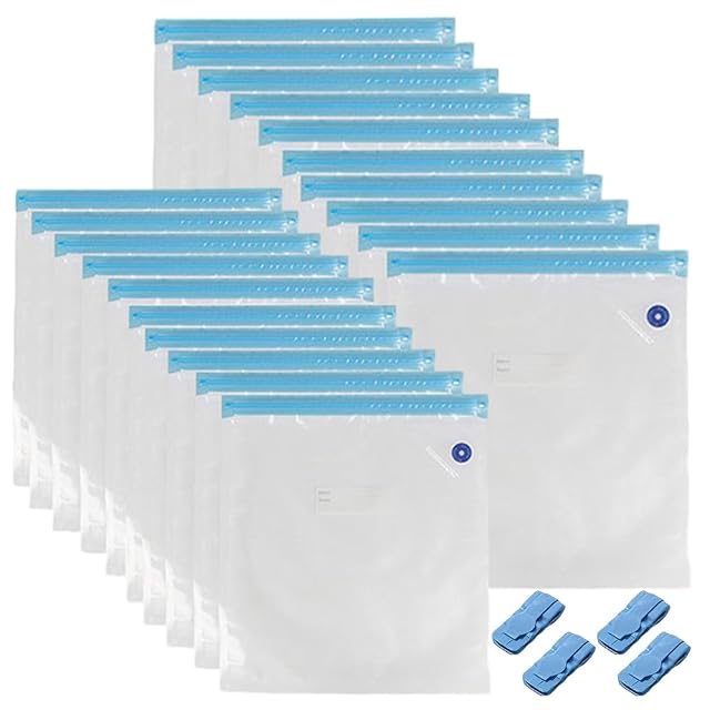 Venti sacchetti trasparenti con zip blu, due pile da dieci, ogni sacchetto davanti con una valvola rotonda, e quattro clip blu