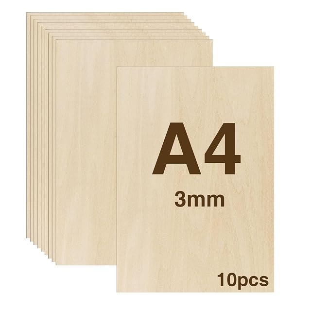 Pila di pannelli di compensato lisci, quello davanti con la scritta A4 3mm 10pcs