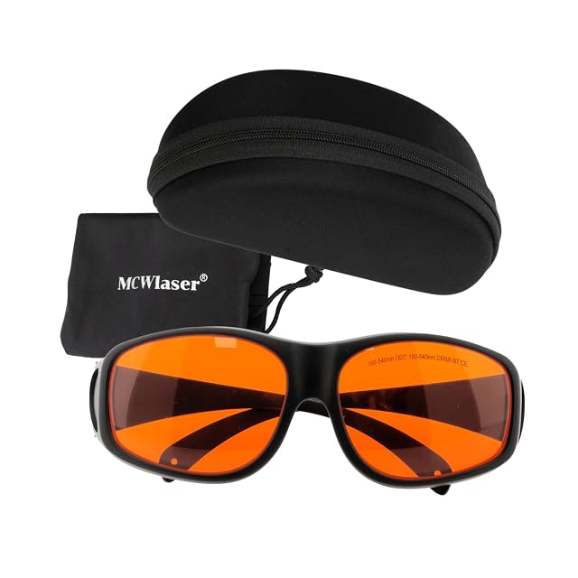 Occhiali MCWlaser con lenti arancioni marcate 190-540nm OD7+ DIRM LB7 CE, accanto a una custodia con zip e un sacchetto morbido