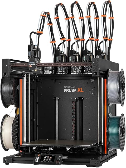 Stampante 3D di grande formato Original Prusa XL con cinque teste su una guida di parcheggio