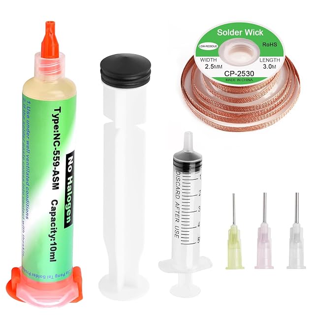 Siringa di flussante NC-559-ASM da 10 ml con la scritta senza alogeni, uno stantuffo, una siringa da 5 ml, tre aghi e una bobina di treccia dissaldante con la scritta 2,5 mm × 3,0 m